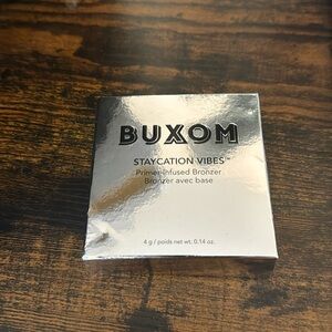 BNIB Buxom Staycation primer infused bronzer
